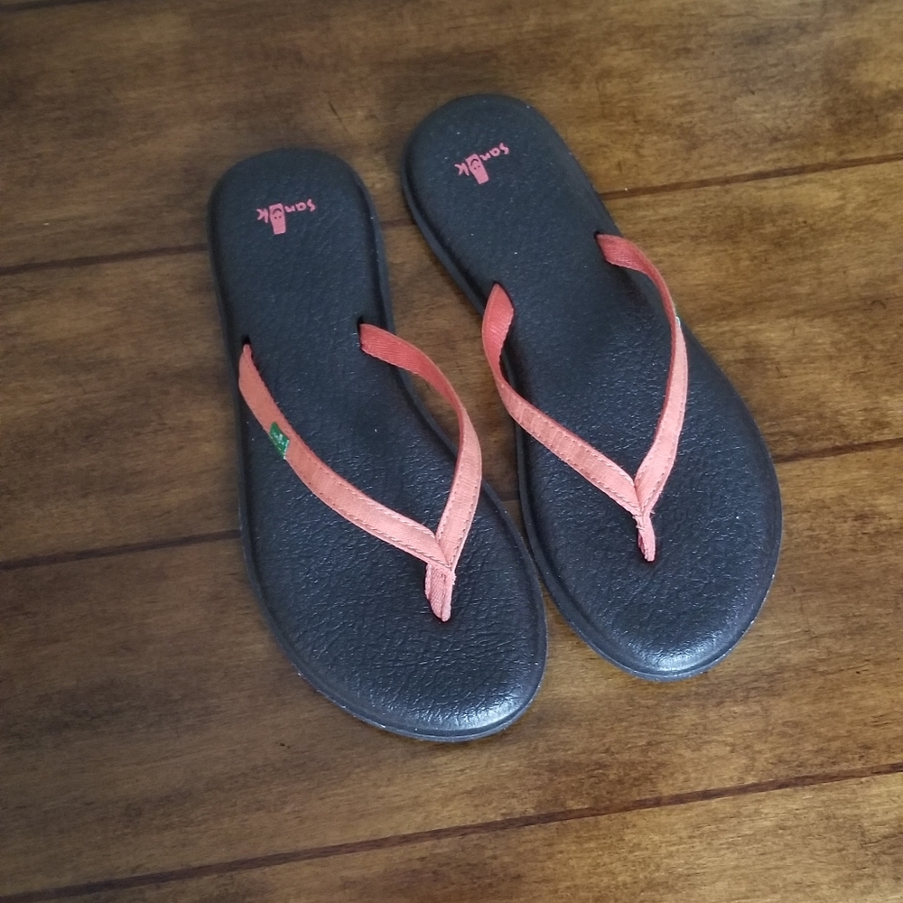 Sanuk Flip Flops